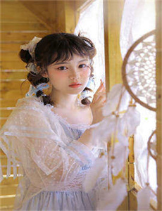 窗里的女人