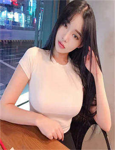 两女一杯